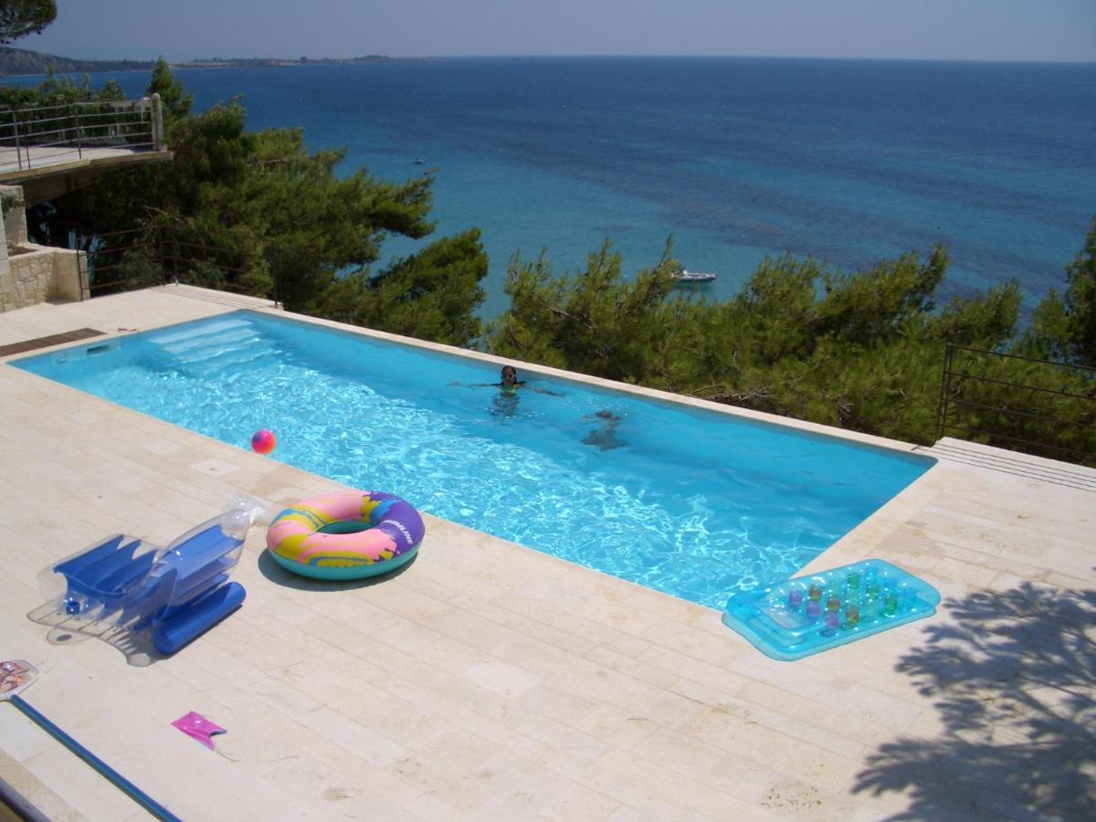 Villaparadiso Beach Front Villa Makris Gialos Argostoli  Eksteriør billede